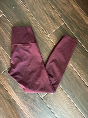 Lululemon Burgundy Wunder Under HR  Leggings size 6 25” like new